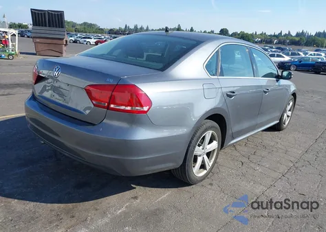 2012 Volkswagen Passat 2.5L Se z USA, uszkodzony, nr VIN 1VWBP7A39CC110776